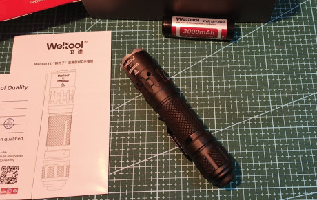 Vendo linterna WELTOOL T2 version Elegant Phanter, en estado nuevo, sólo estrenada, con una única carga 00