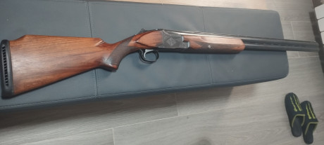 Escopeta modelo Phantom CYA 
Cañón de 76
Cierres y expulsión sistema browing 
Es una copia de la escopeta 00