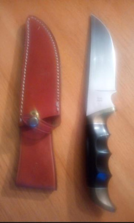 Pongo a la venta algunos cuchillos marca Aitor años 80/90 . Pertenecen a la colección de un amigo, por 122