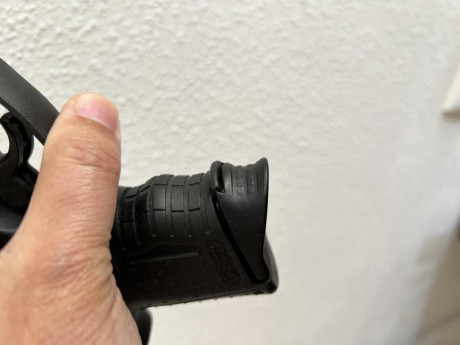 Hola, buenos días, busco la pieza para el cargador de una walther p99c, es para poder poner el dedo, gracias. 00