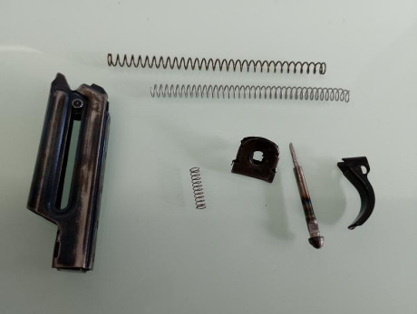 Pistola Fas 602, calibre 22lr.
Es una pistola veterana pero está en buen estado de funcionamiento y conservacion.
1 20