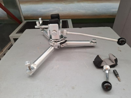 Un compañero del club vende una torreta Seb Mini con 2 saquetes y 2 palos de yoistick. 
Pide 900 euros.
Cualquier 01