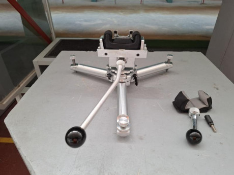 Un compañero del club vende una torreta Seb Mini con 2 saquetes y 2 palos de yoistick. 
Pide 900 euros.
Cualquier 00