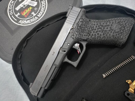 Buenas a todos !! Pongo ala venta una glock 34 de 4 generación! Preparada con un picado En el grip para 02