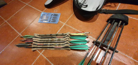 Buenas, por no usar vendo una ballesta Barnett Commando 2 con visor, funda, flechas con distintas puntas 02