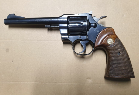 A LA VENTA REVÓLVER COLT NODELO OFFICERS EN CALIBRE.22
ESTADO DE CONSERVACIÓN IMPECABLE A EXCEPCIÓN DE 11