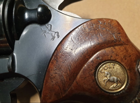 A LA VENTA REVÓLVER COLT NODELO OFFICERS EN CALIBRE.22
ESTADO DE CONSERVACIÓN IMPECABLE A EXCEPCIÓN DE 20
