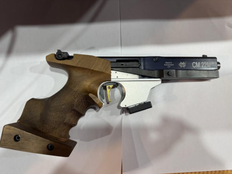 Buenos días vendo Morini .22lr , cacha M , 1100 euros ,gracias. 01