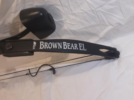 Vendo arco modelo Brown Bear EL. Potencia: 50lb. Todas las partes del arco son originales. Para diestros. 00