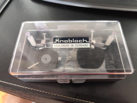 Gafas de tiro Knobloch con portalentes de 37 mm y con iris regulable.

Las gafas estan en buen estado. 02