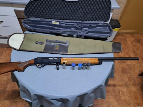 Se vende escopeta Benelli Premium,  bastante ligera  de peso.
Cañon de 66cm
Tiene 4 mobilchoke (2-3-4-5) 02