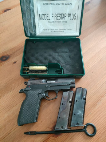 Un Compañero vende Pistola STAR modelo FIRESTAR PLUS calibre 9mmP, guiada en A, la entrega con dos Cargadores 01