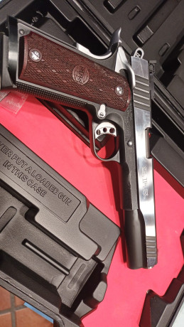 De un compañero del club que le resulta muy pesada por la edad,  es de 6 pulgadas 9mm , comprada hace 01