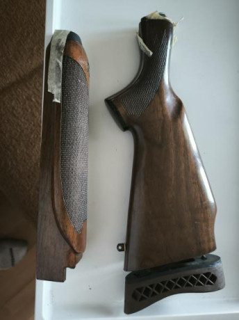 Se venden culata y guardamanos de madera para rifle Remington 7400.  Están en muy buen estado, con un 00