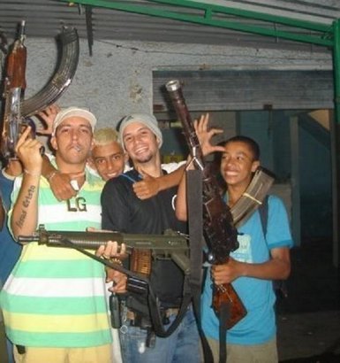 hoy mismo, leyendo un famoso diario, he visto una noticia y junto a ella venia esta foto, y me he quedado 80