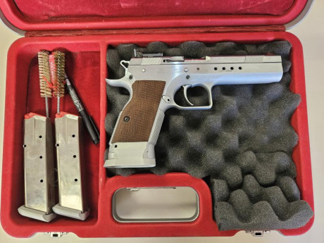 Se vende Tanfoglio Limited calibre 40. Con dos cargadores. Muy poco uso. Esta depositada en IA Fuengirola 00