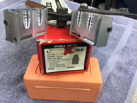 Buenas tardes, 

actualizo los artículos que me quedan para la venta :

Moldes LEE con tenazas 38/357 01