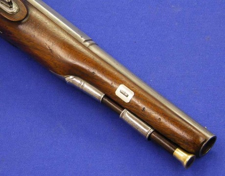 Voy a colocar unas fotos de un arma larga alemana de llave de mecha del siglo XVI. 32