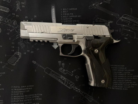 Se vende Sig Sauer p226 XFIVE 9 mm parabellum en perfectas condiciones de uso y funcionamiento, es el 00