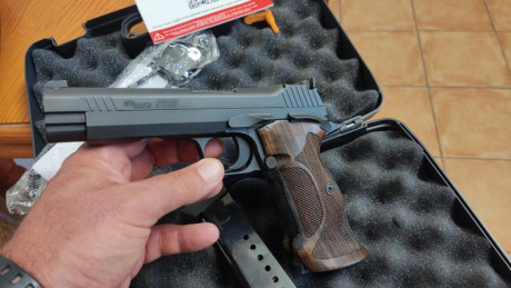 Hola compañeros, pongo a la venta esta P 210,.
El arma es del 2024. La compró nueva, inicialmente,mi esposa, 42