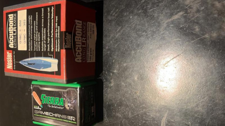 Puntas Nosler accubond LR 168gr 38 unidades.
Sierra Gameking Tipped 165gr 46 unidades.

Precio 60€ 00