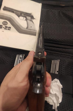 Vendo pistola Astra Ts22 con tres (3) cargadores de 10 cartuchos y maletín de transporte. 350€ envío incluido. 00