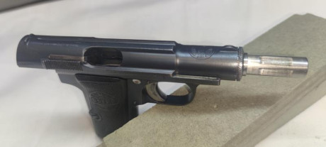 Vendo pistola Astra 300 calibre 9 c/380 auto.
Está guiada en A. Pavón original y funcionamiento como un 01