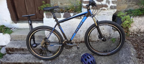 Bicicleta de montaña marca Minali  cuadro de aleación para talla de 1.60 a 1.80  , cambios y desviador 00