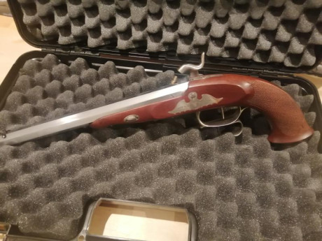Hola, vendo por no usar pistola de percusión Le Page de Pedersoli cal.44. El arma está en perfecto estado 01