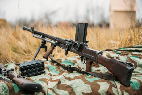 buenos Dias a todos, une pregunta sobre ley.
Tengo aqui en francia une ZB-30 de calibre 8x57is modificada 30