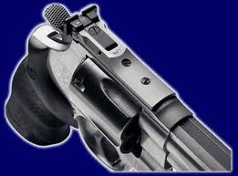 hola me gustaria saber si alguien sabe o ha hecho el cambio del alza de un revolver de guardas de seguridad 10