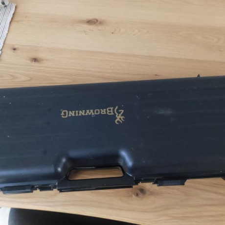 Vendo una browning ultra sporter, 71 de cañón chokes intercambiables gatillo regulable ,maletín y accesorios.
Lleva 40