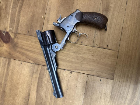 Vendo mi magnífico revólver Uberti Russian calibre 44 Russian, con caracteres cirílicos y en perfecto 01
