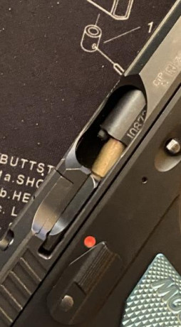 Hola compañeros, lanzo una pregunta a ver si a algún usuario de esta arma le sucede o ha sucedido y cuál 02