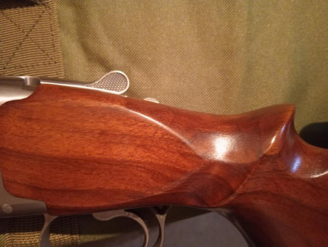 Culata regulable de trap o foso olímpico para browning B525. Realizada por culatero con madera de nogal. 01