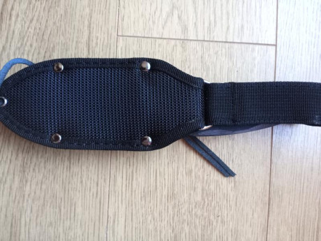 Cuchillo de hoja enteriza, rough ryder G10, la hoja tiene 8,9cm

30€ envio incluido 32