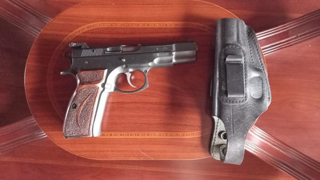 Vendo CZ 75. Se ha utilizado solo en precisión.
No he disparado mucho con ella y la vendo por dejar la 01