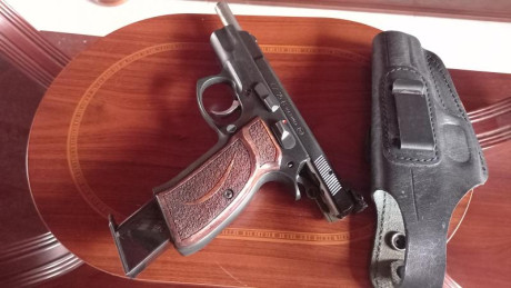 Vendo CZ 75. Se ha utilizado solo en precisión.
No he disparado mucho con ella y la vendo por dejar la 00