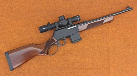 calibre: .300 Blk o 223 (prohibido es España)
Acepta cargadores tipo "AR"/M16/M4... En las fotos 03