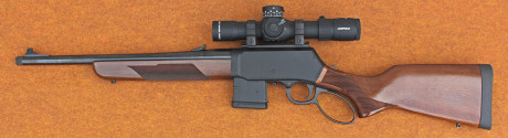 calibre: .300 Blk o 223 (prohibido es España)
Acepta cargadores tipo "AR"/M16/M4... En las fotos 02