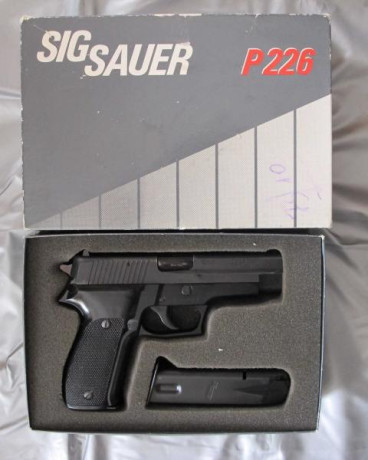 Buenas
Pongo a la venta mi SIG SAUER P226, con extras (dos juegos cachas, funda, caja y manual original, 01
