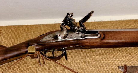 BROWN BESS PEDERSOLI RIFLE AVANCARGA 75.

Buenos dias.
Vendo Rifle Avancarga Pedersoli.
Estado IMPECABLE
Nunca 10
