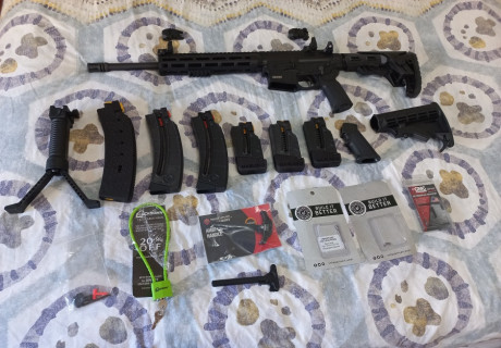 Vendo carabina S&W M&P 15, cal. 22 LR, de reestreno, único propietario y con solo 100 disparos 00