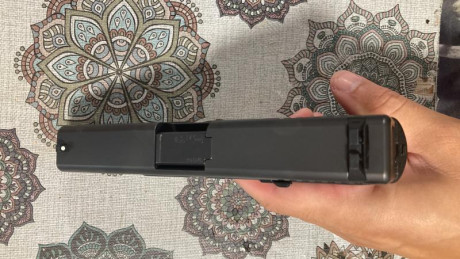 Vendo Glock 19 con disparador aligerado retén de corredera y botones de cargador sobredimensionado llevaría 01