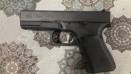 Vendo Glock 19 con disparador aligerado retén de corredera y botones de cargador sobredimensionado llevaría 00