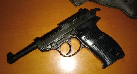 Vendo pistola P38 réplica DENIX, calibre 9mmP. Cierre, martillo y gatillo funcionales. 50€. Las GORRAS 02
