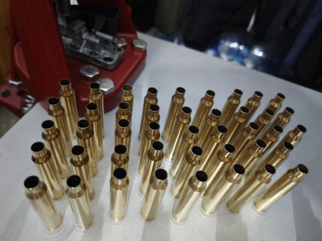 81 Vainas usadas calibre 300 Winchester magnum. Limpiadas y pulidas. Disparadas una vez. 40€

43 Sako 10