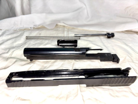 Muy buenas a todos.
Un compañero del club, ha comprado una SPS FALCON sistema 1911 de 9mm con un kit STI 10