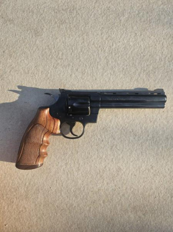 Lo dicho en el anuncio pongo ala venta Colt PYTHON de 6 pulgadas, y acepto trato por pistola sig sauer 01