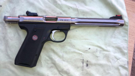 Se vende pistola calibre .22  Mark Ruger modelo MKIII Target 22/45 Hunter.Precio de 400 €, y se puede 00